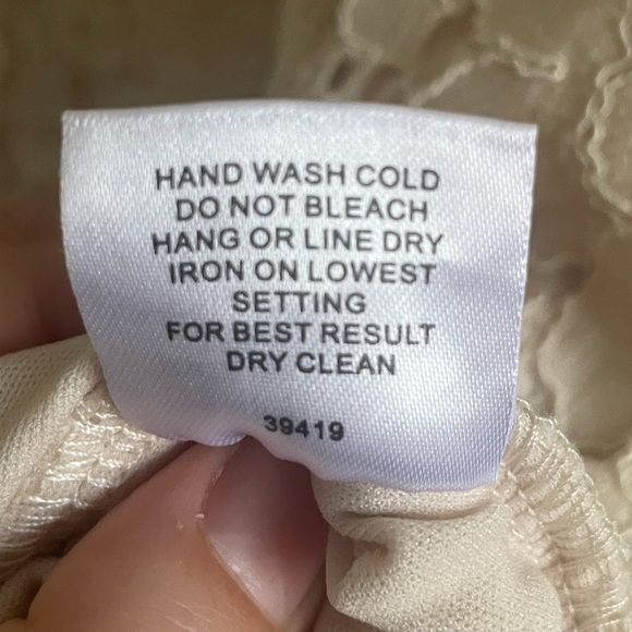 Romeo + Juliet Couture Cream Lace Dress. Pre-Owned. - Picture 4 of 5